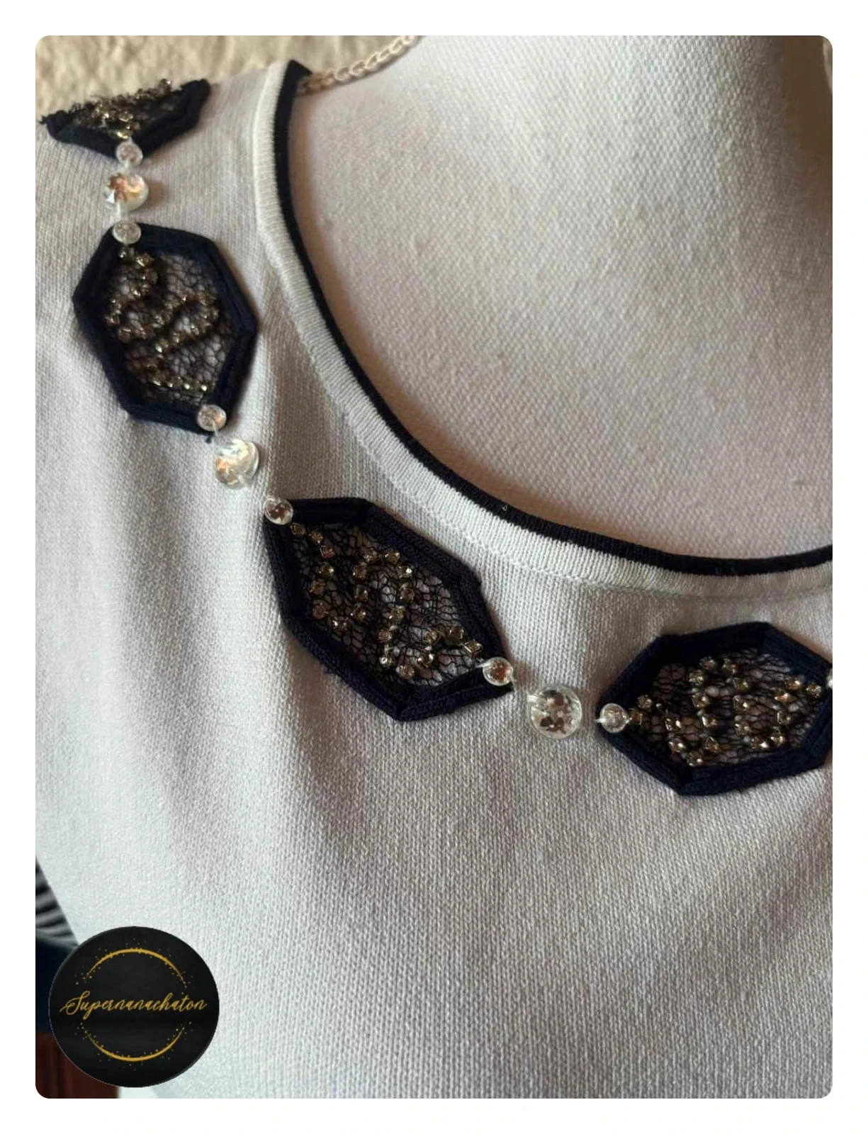 Top elegante blanco y azul marino Afibel – Detalles de pedrería / perlas – Talla M / 38 – photo 2